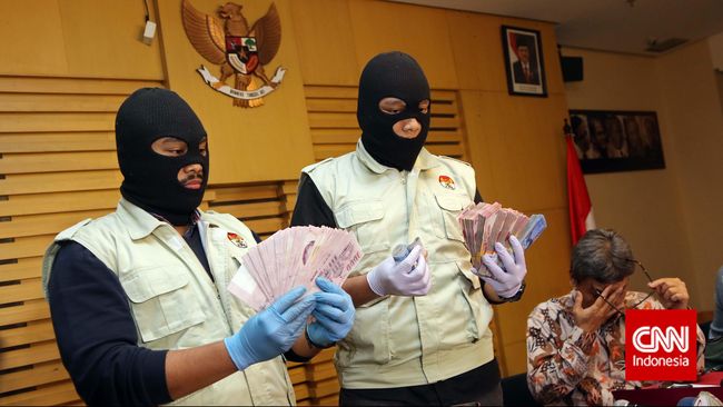 KPK Sita Uang dari Rumah dan Ruang Kerja Sekretaris MA Sebesar 1,7 M